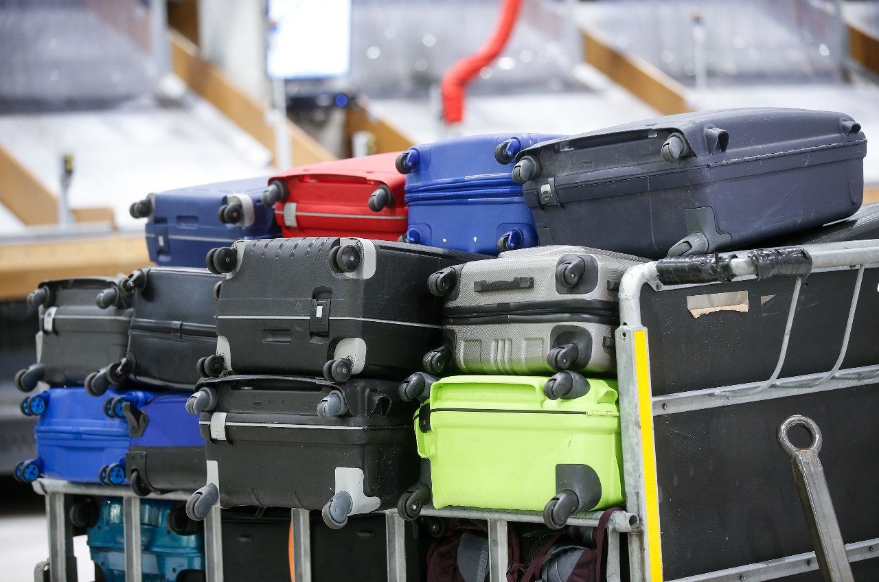 airport-baggage-batch-building